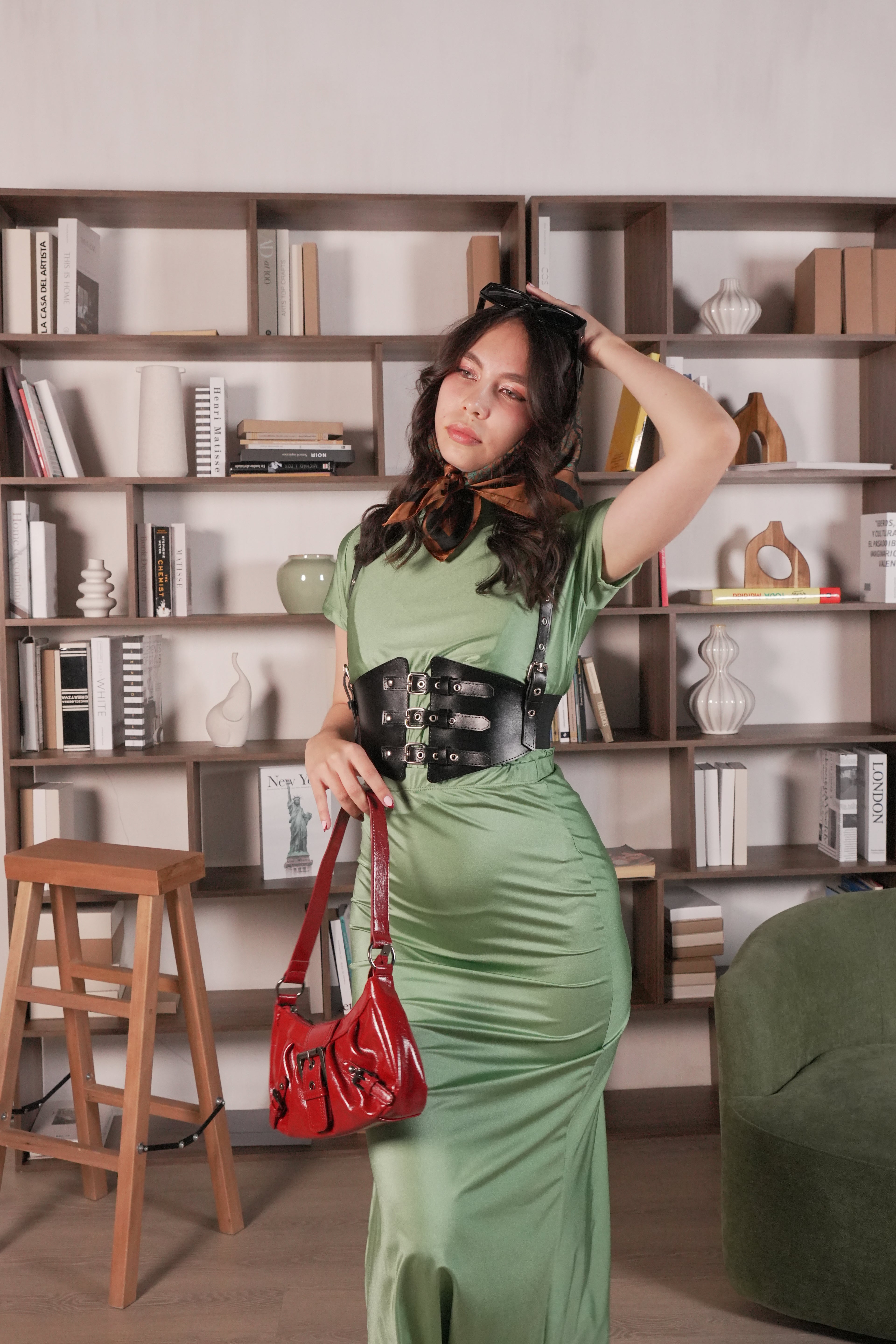 FALDA VERDE SATINADA